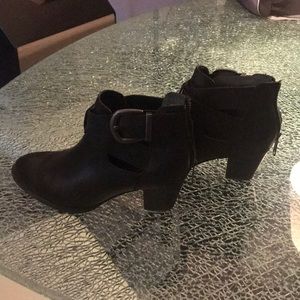 Vionic bootie zip up